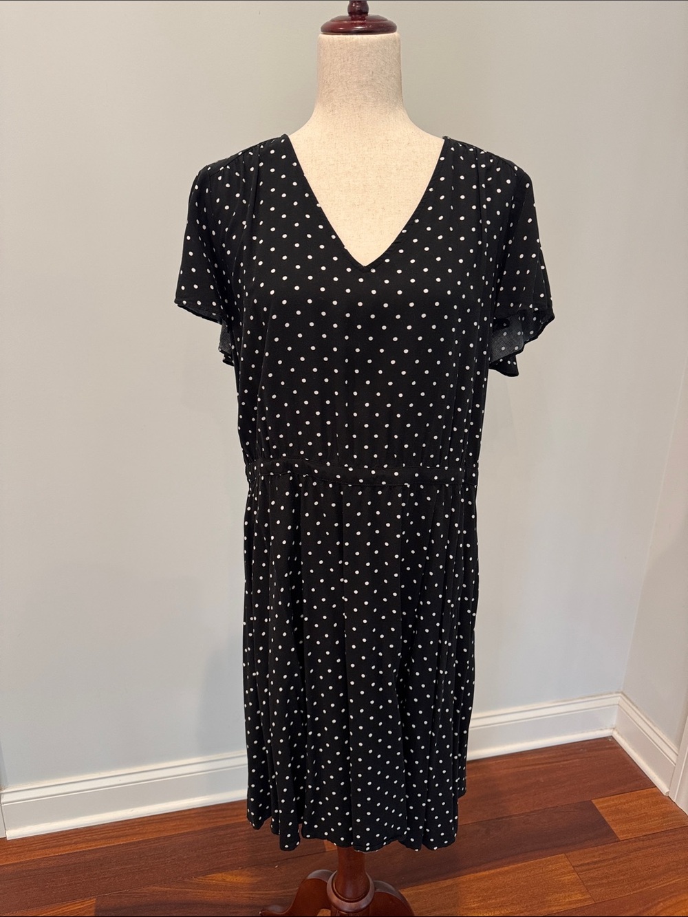 Old Navy Black Polka Dot V-Neck Dress